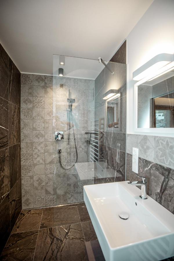 Tyrol Living & Cafe Apartment Нова Леванте Екстериор снимка