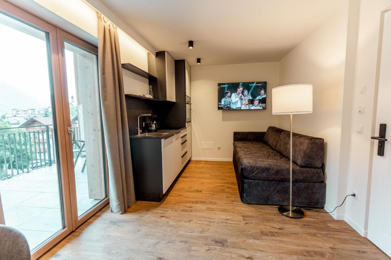 Tyrol Living & Cafe Apartment Нова Леванте Екстериор снимка