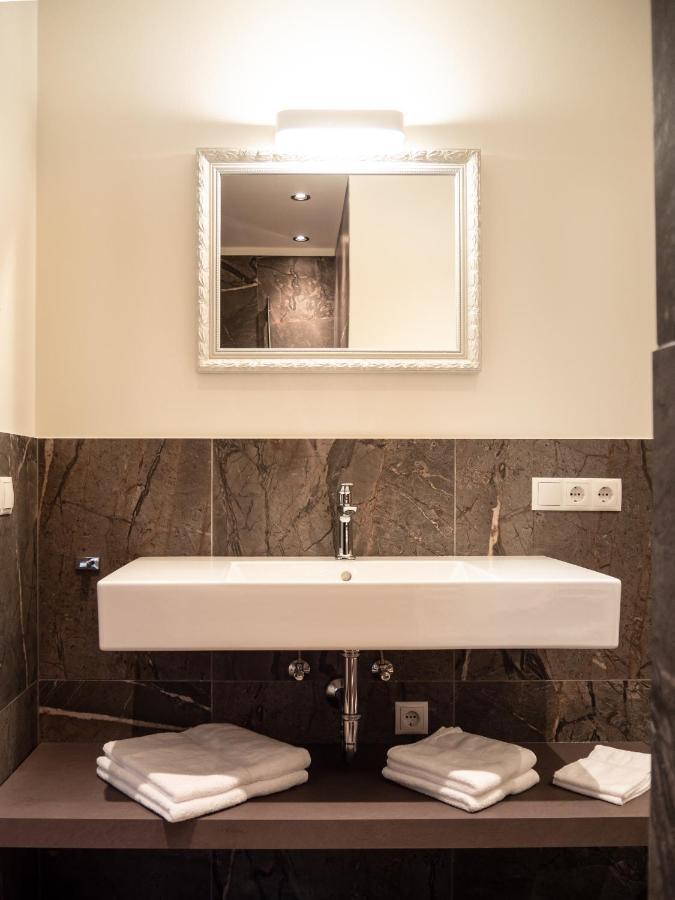 Tyrol Living & Cafe Apartment Нова Леванте Екстериор снимка