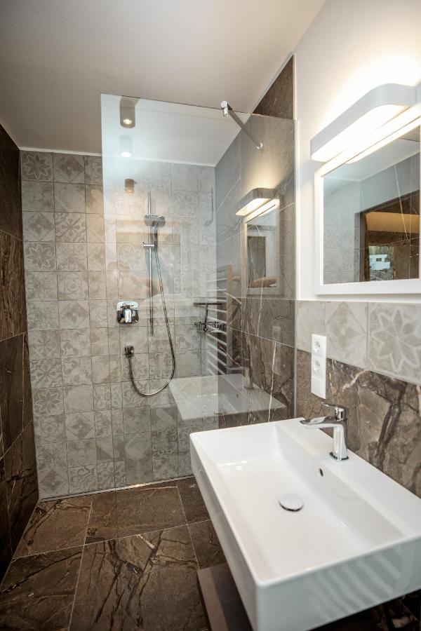 Tyrol Living & Cafe Apartment Нова Леванте Екстериор снимка